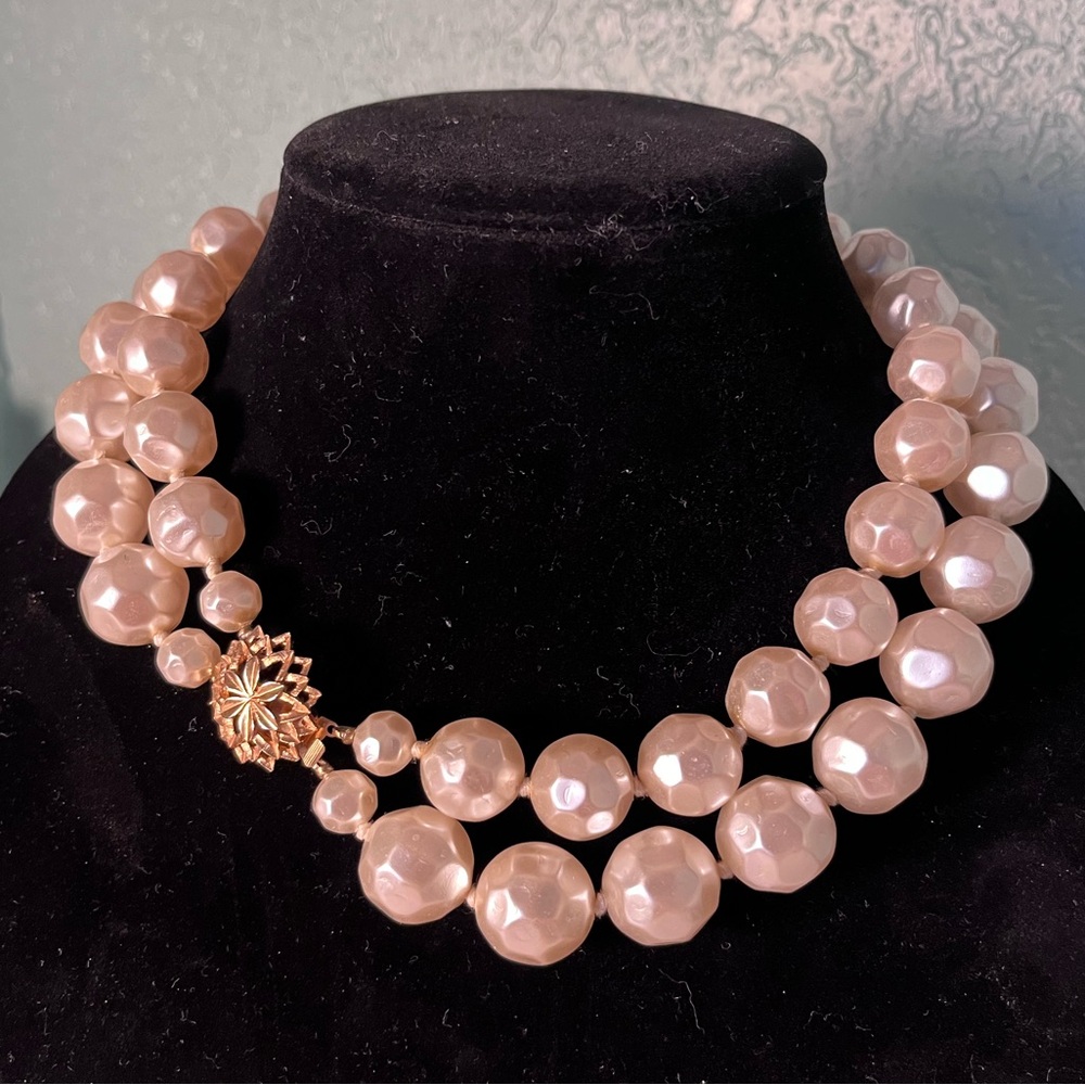 Vintage double strand chunky faux pearl choker style necklace w/decorative clasp